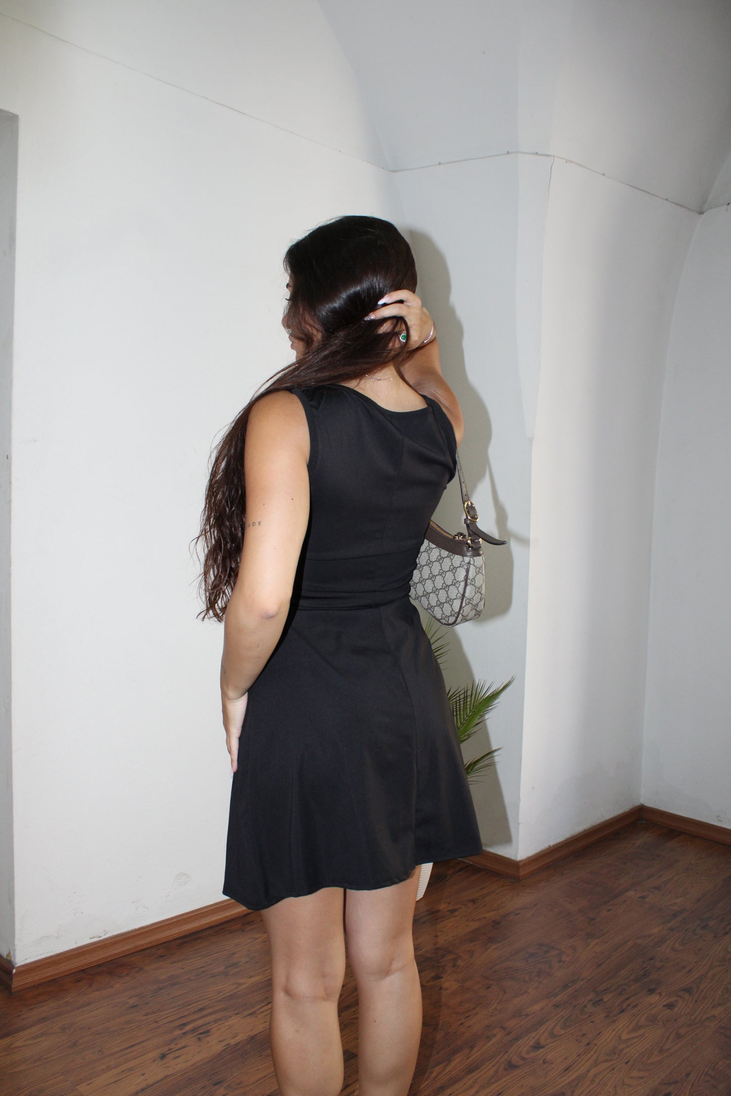 DRESS SIMPLE